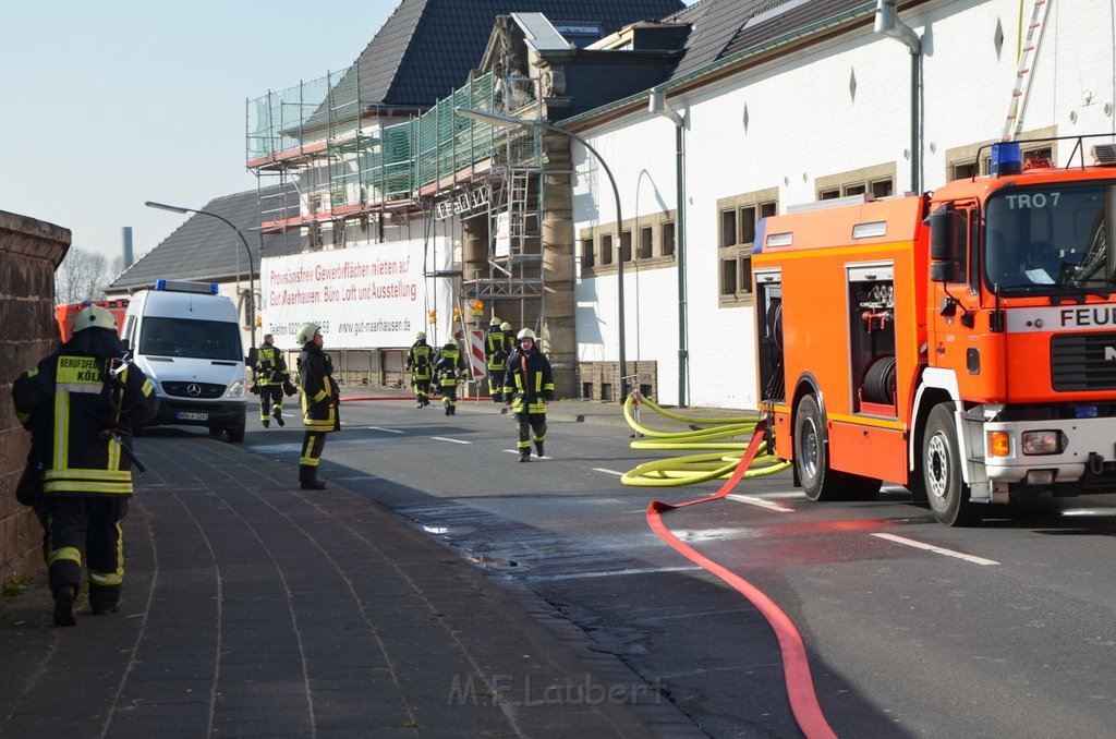 Feuer 3 Dachstuhlbrand Koeln Rath Heumar Gut Maarhausen Eilerstr P310.JPG
